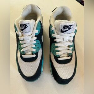 Nike Air Max 90 size 6 men’s/ 7.5 women’s